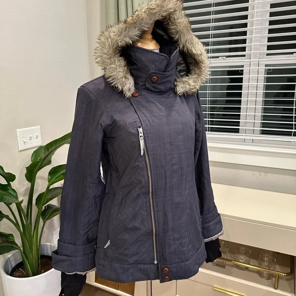 Oakley Gretchen Bleiler Signature Series Insulated Ski Snow Jacket - Picture 2 of 12